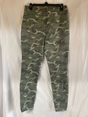Maurices Women's Camo Skinny Pants in Green